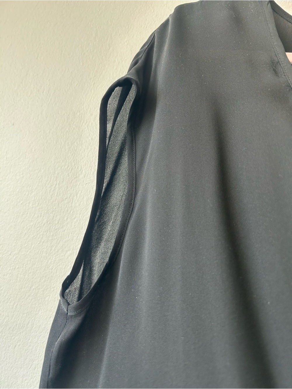 SINGLE Los Angeles 2X Sleeveless Silk Chiffon Blouse in black - Picture 3 of 11